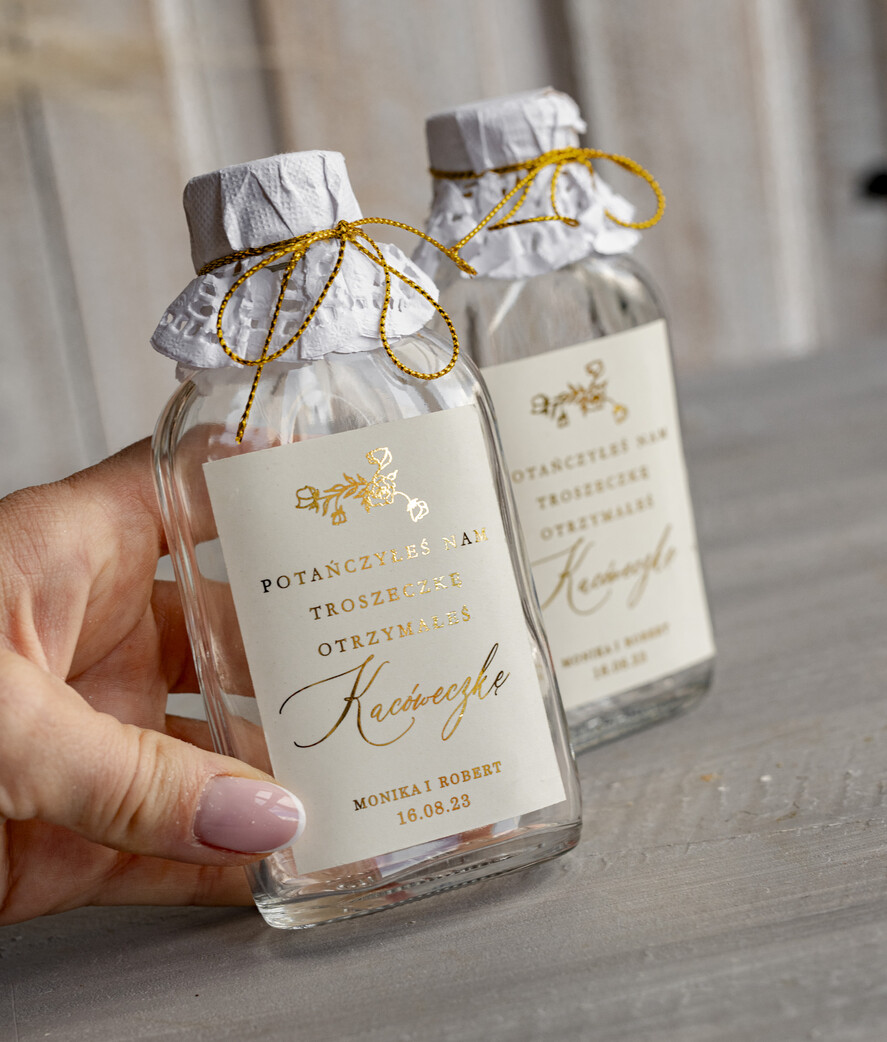 Podziękowania dla Gości Weselnych Butelki fajne pomysły na podziękowania dla gości, kacóweczki z personalizacją na własny trunek, złote buteleczki podziękowania dla gości weselnych 1
