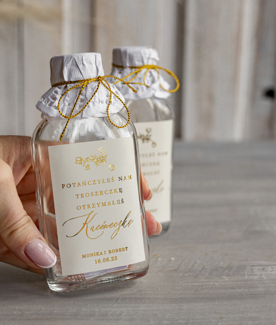 Podziękowania dla Gości Weselnych Butelki fajne pomysły na podziękowania dla gości, kacóweczki z personalizacją na własny trunek, złote buteleczki podziękowania dla gości weselnych 3