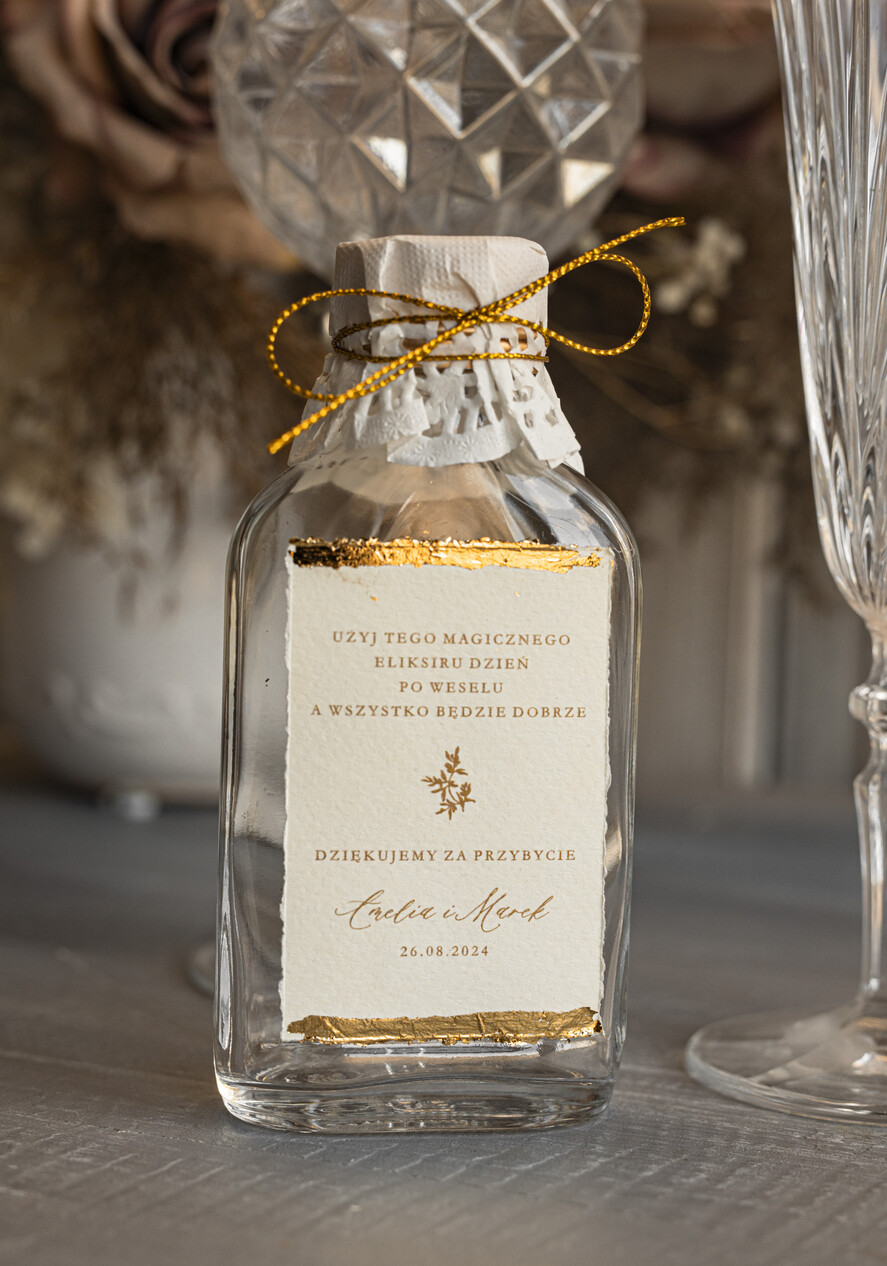 Podziękowania dla Gości Weselnych Butelki prezent dla gości weselnych kacóweczka ozdobiona płatkami złota, butelka na własny trunek, pomysły na prezenty dla gości2