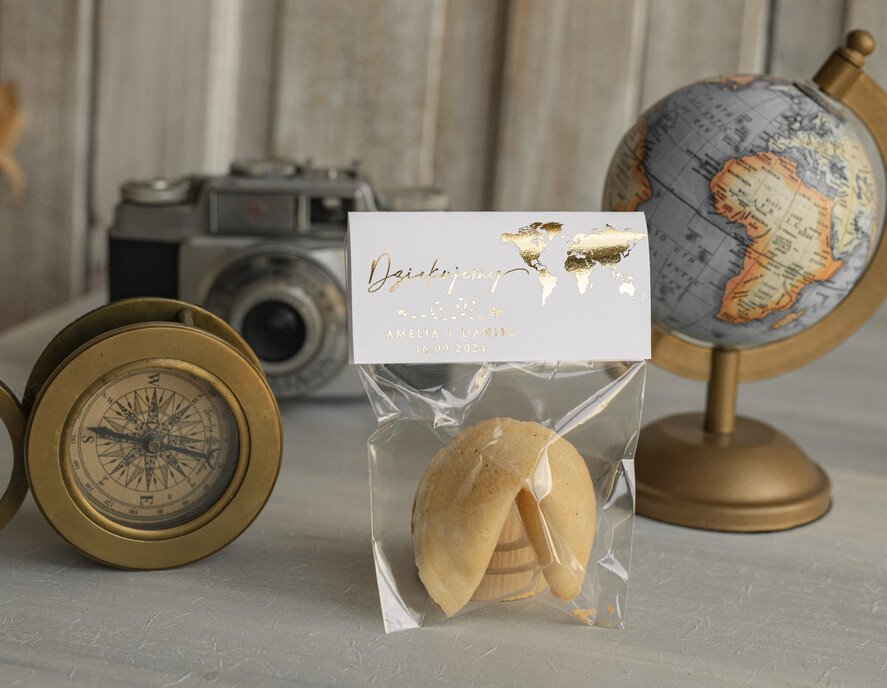 Podziękowania dla Gości Weselnych Ciasteczka z wróżbą prezenciki dla gości na weselu ciasteczko z wróżbą, podziękowania dla gości po weselu, ciastko z wróżbą z grafiką mapy świata, pomysł na prezenty dla gości na weselu1