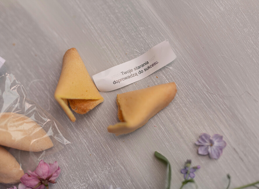 Podziękowania dla Gości Weselnych Ciasteczka z wróżbą podziękowania dla gości weselnych za przybycie, chińskie ciasteczko z wróżbą i dedykacją1