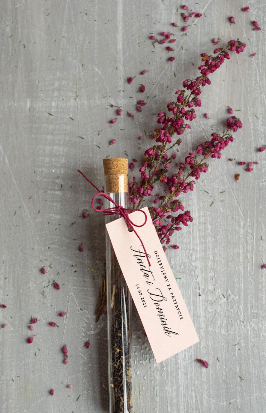 Podziękowania dla Gości Weselnych Fiolki podziękowania dla gości weselnych za przybycie  fiolki na herbatę lub kawe    0