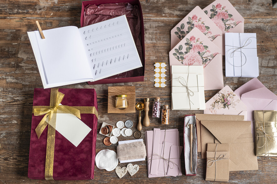 PREZENTY NA RÓŻNE OKAZJE  Kaligrafia Zestaw do nauki kaligrafii nowoczesnej oraz zestaw papeterii 0