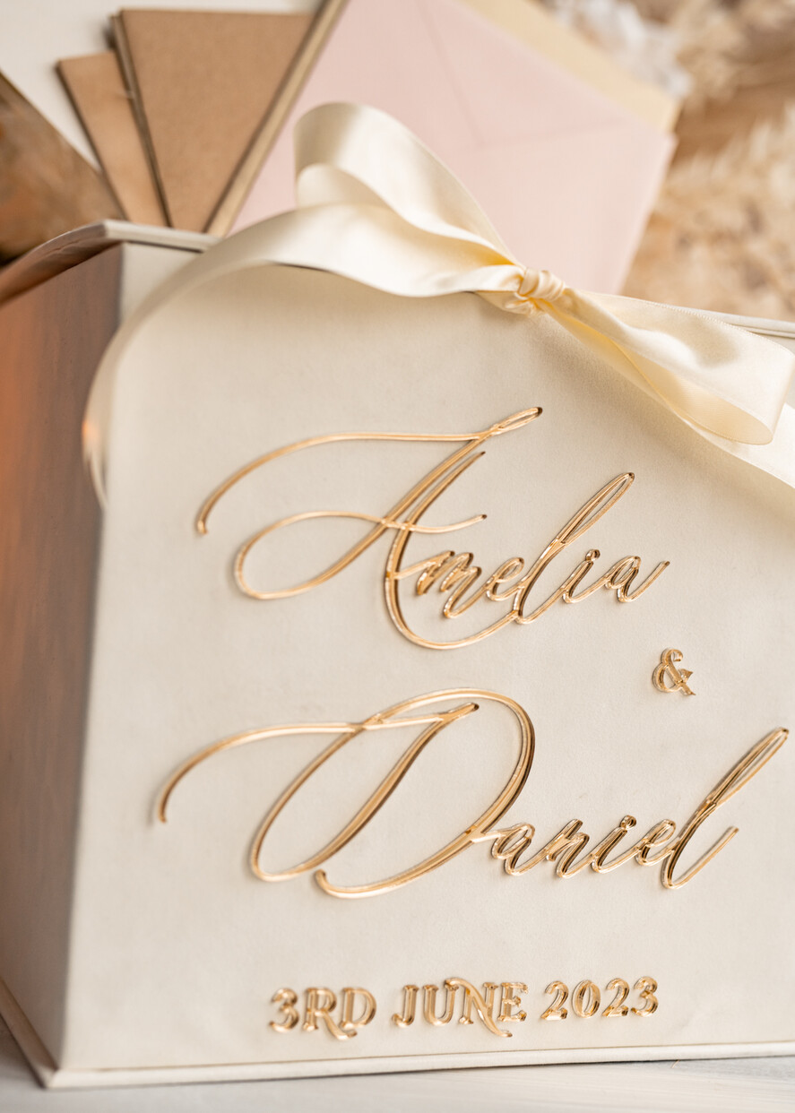 Pudełko na koperty  glamour Elegancka welurowa kopertówka ze złotymi napisami, cieniowany welur ecru, pudełko na koperty, pomysł na pudełko na pieniądze podczas wesela5