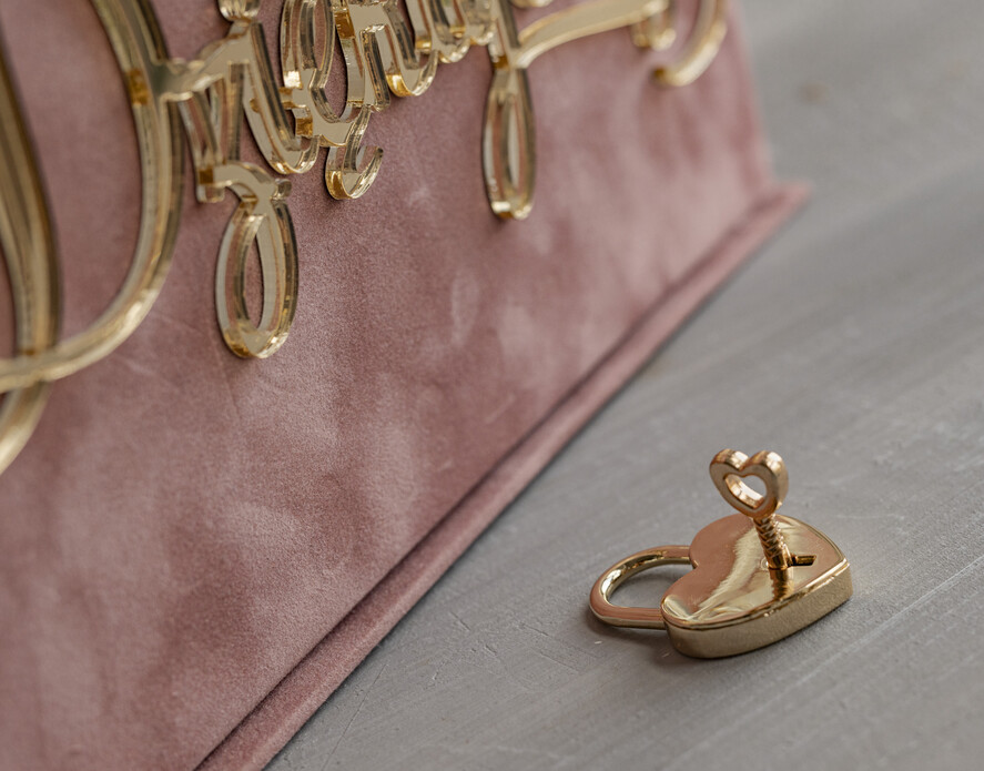 Pudełko na koperty  glamour Szybka wysyłka weselna skrzynka na koperty z życzeniami, welurowa kopertówka dla Młodej Pary, pudełko na koperty ze złotymi napisami3