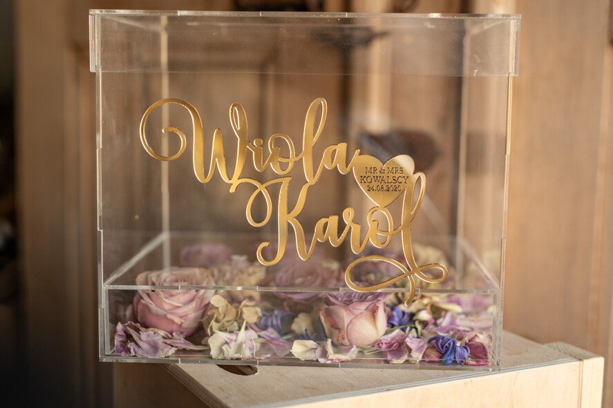 Pudełko na koperty  glamour Nowoczesna wyjątkowa kopertówka z przezroczystej plexi wesele glamour złote litery10