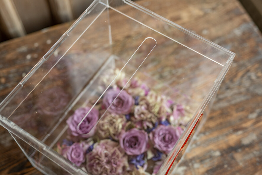 Pudełko na koperty  glamour Nowoczesna wyjątkowa kopertówka z przezroczystej plexi wesele glamour złote litery2