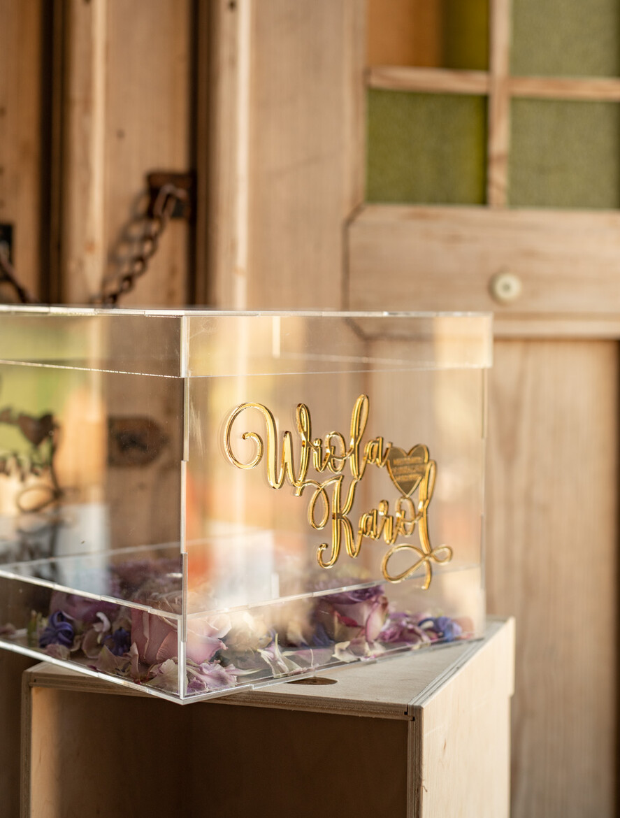Pudełko na koperty  glamour Nowoczesna wyjątkowa kopertówka z przezroczystej plexi wesele glamour złote litery5