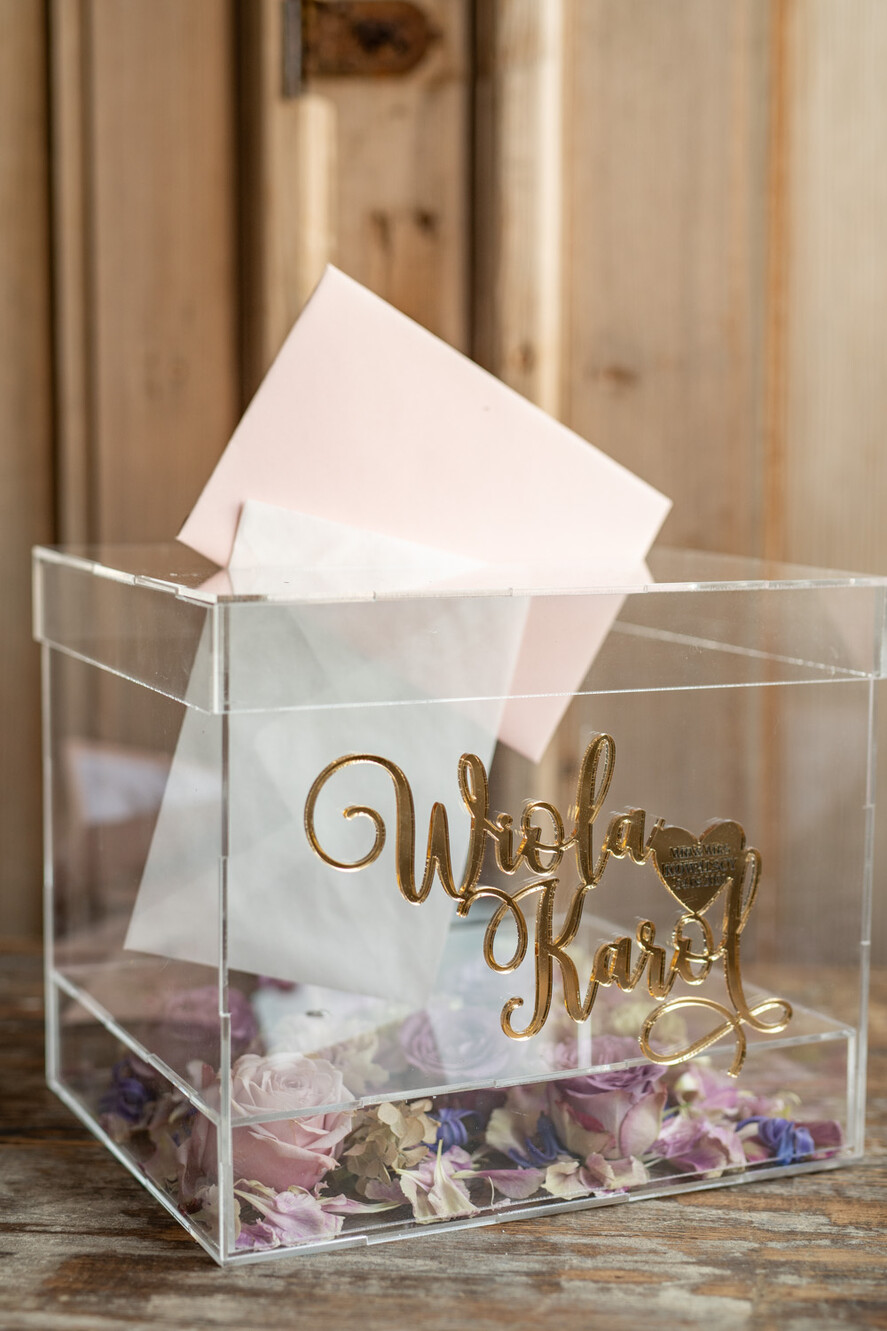 Pudełko na koperty  glamour Nowoczesna wyjątkowa kopertówka z przezroczystej plexi wesele glamour złote litery9
