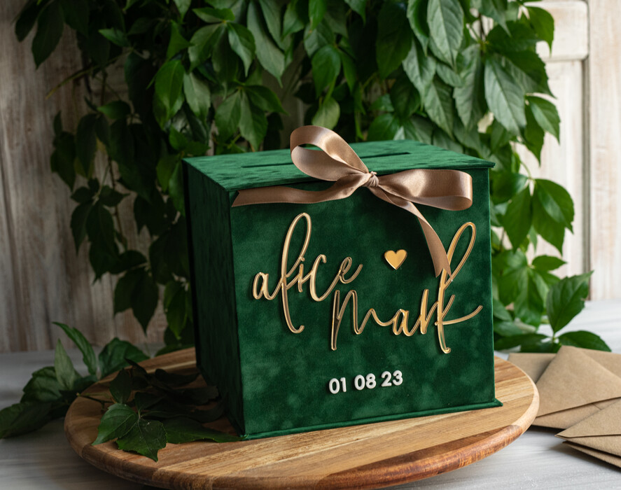 Pudełko na koperty  glamour Personalizowana zielona welurowa kopertówka ze złotymi napisami, ciemnozielony cieniowany welur, pudełko na koperty, pomysł na pudełko na pieniądze podczas wesela7