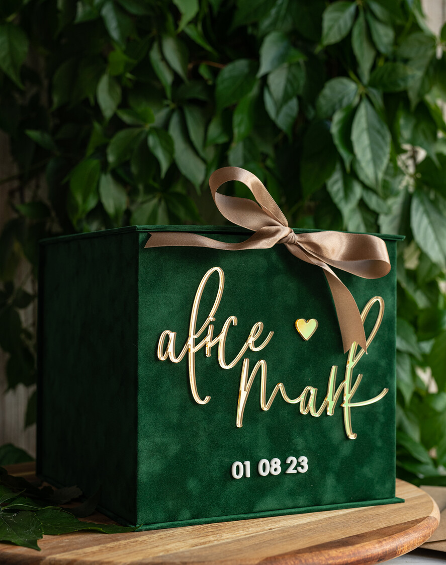 Pudełko na koperty  glamour Personalizowana zielona welurowa kopertówka ze złotymi napisami, ciemnozielony cieniowany welur, pudełko na koperty, pomysł na pudełko na pieniądze podczas wesela4