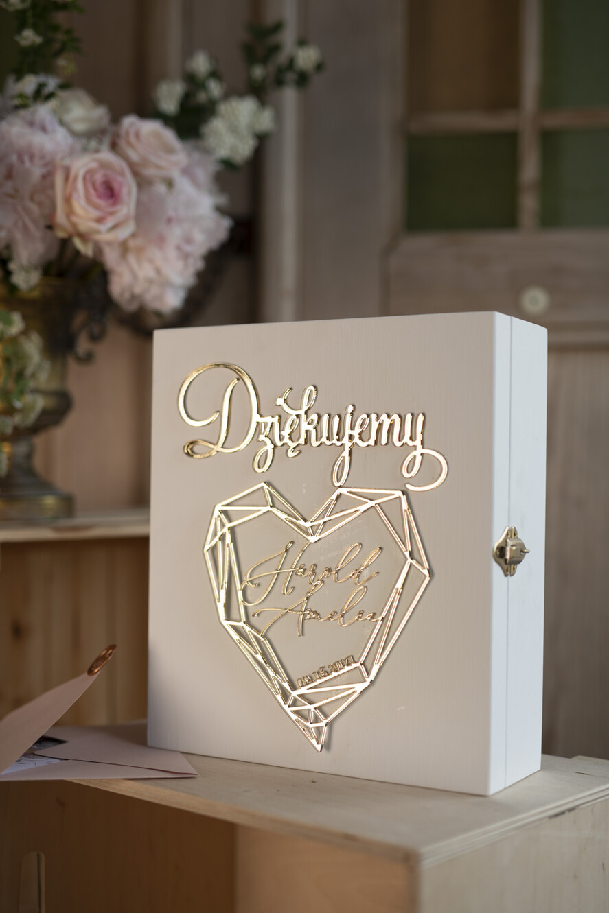 Pudełko na koperty  glamour białe drewniane pudełko na koperty weselne kopertówka skrzynka na kartki ślubne geometryczne złote serce wasze imiona 1