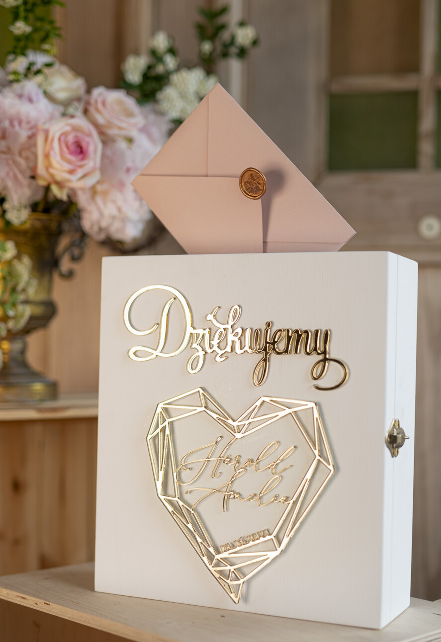 Pudełko na koperty  glamour białe drewniane pudełko na koperty weselne kopertówka skrzynka na kartki ślubne geometryczne złote serce wasze imiona 0