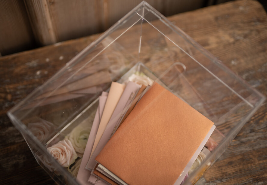 Pudełko na koperty  glamour wyjątkowa skrzynka na koperty z plexi nowoczesne wesele złote litery2