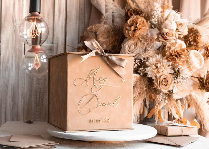 Pudełko na koperty  glamour Welurowa beżowo złota kopertówka ze złotymi napisami, beżowy cieniowany welur, pudełko na koperty, pomysł na pudełko na pieniądze podczas wesela, kopertówka na ślub3