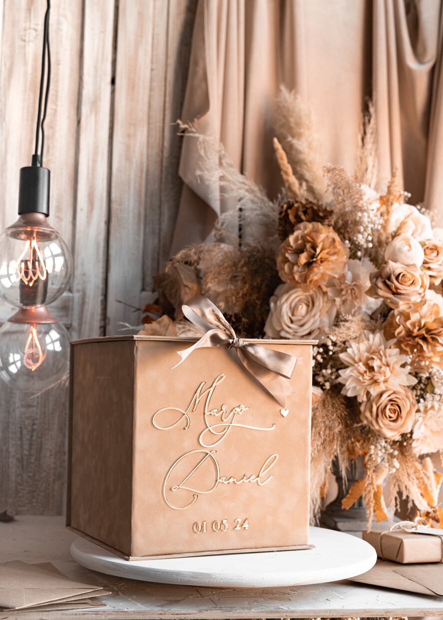 Pudełko na koperty  glamour Welurowa beżowo złota kopertówka ze złotymi napisami, beżowy cieniowany welur, pudełko na koperty, pomysł na pudełko na pieniądze podczas wesela, kopertówka na ślub5