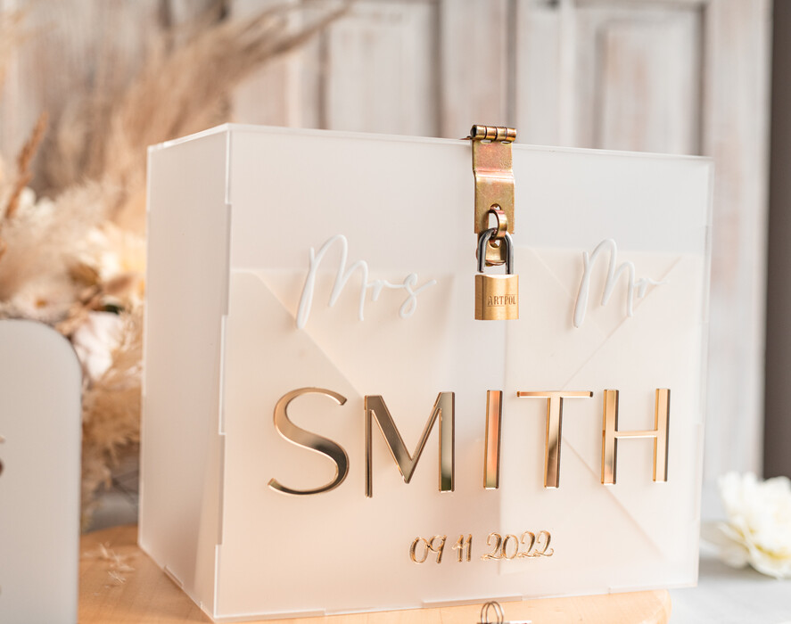 Pudełko na koperty  glamour satynowa akrylowa kopertówka na koperty, pudełko na koperty mlecznej pleksy, pomysł na pudełko na koperty na weselu, akrylowe pudełko na koperty5