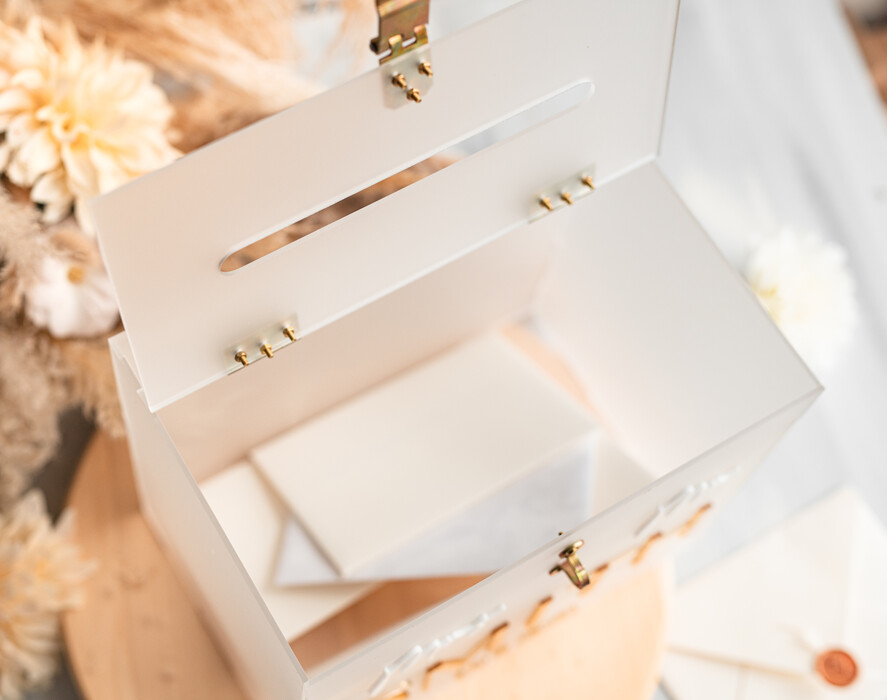 Pudełko na koperty  glamour satynowa akrylowa kopertówka na koperty, pudełko na koperty mlecznej pleksy, pomysł na pudełko na koperty na weselu, akrylowe pudełko na koperty3