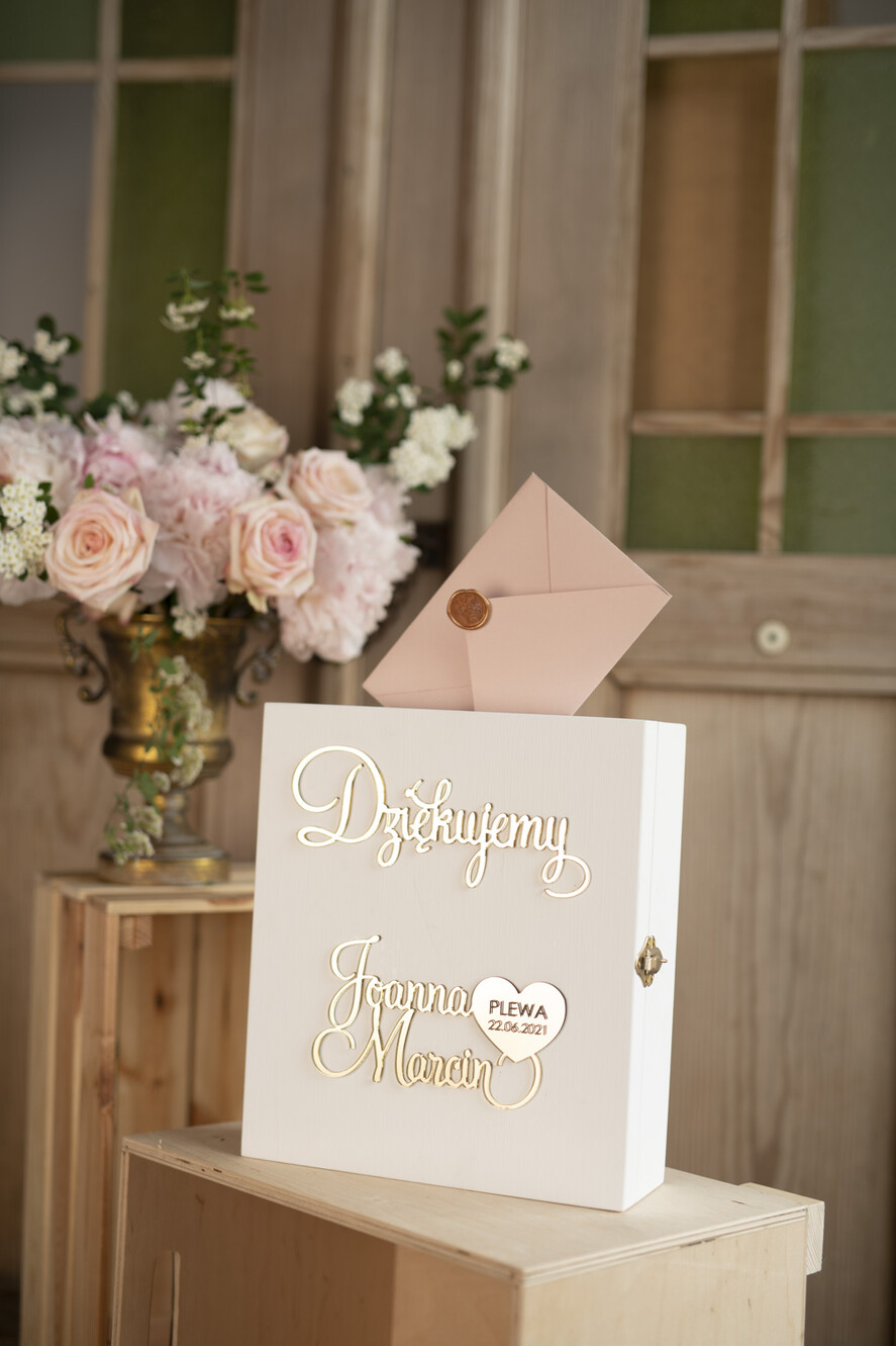 Pudełko na koperty  glamour ślubne białe pudelko na koperty ślubne skrzynka na kartki  w stylu glamur  wasze imiona1
