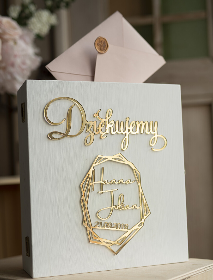 Pudełko na koperty  glamour oryginakna personalizowana skrzynka na koperty złote napisy 2