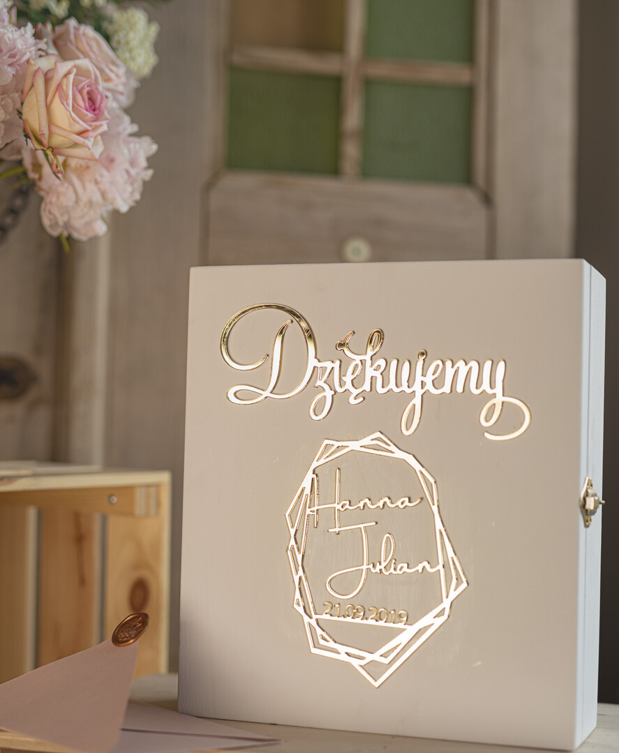 Pudełko na koperty  glamour oryginakna personalizowana skrzynka na koperty złote napisy 0