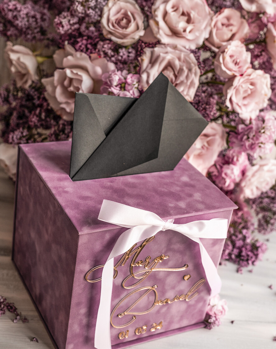 Pudełko na koperty  glamour Elegancka welurowa kopertówka ze złotymi napisami, lawendowy cieniowany welur, pudełko na koperty, fioletowa kopertówka na koperty od gosci weselnych 1