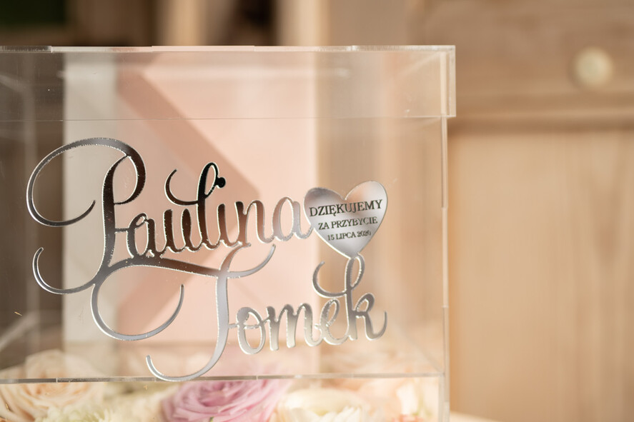 Pudełko na koperty  glamour przezroczysta kopertówka skrzynka na koperty weselne pudełko na kartki ślubne srebrne napisy wasze imiona21