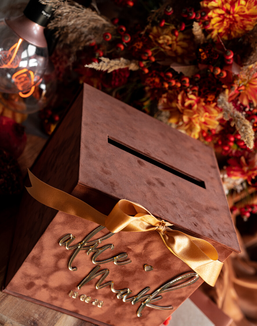 Pudełko na koperty  glamour Welurowa brązowo złota kopertówka ze złotymi napisami, brązowy cieniowany welur, pudełko na koperty, pomysł na pudełko na pieniądze podczas wesela8