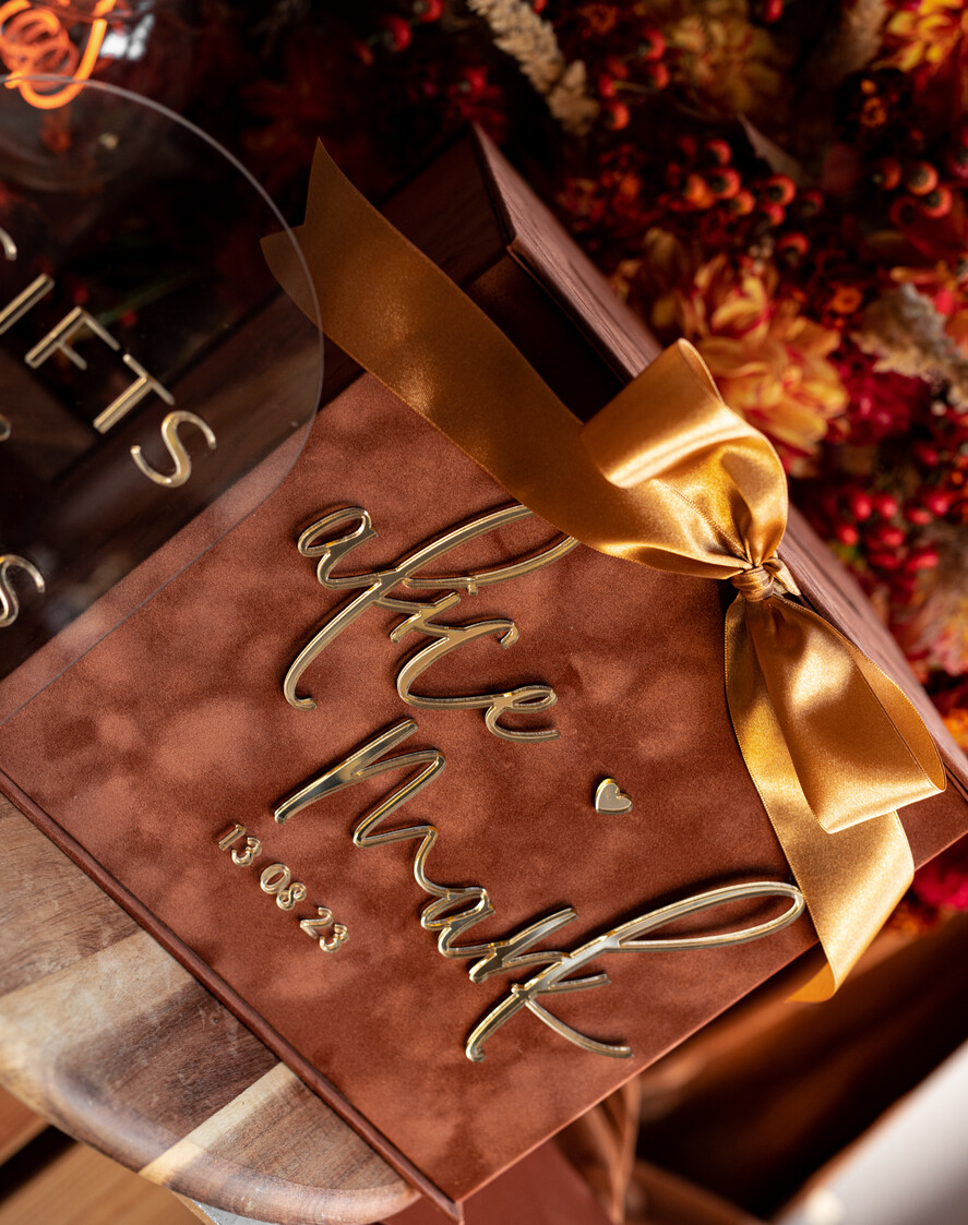 Pudełko na koperty  glamour Welurowa brązowo złota kopertówka ze złotymi napisami, brązowy cieniowany welur, pudełko na koperty, pomysł na pudełko na pieniądze podczas wesela12