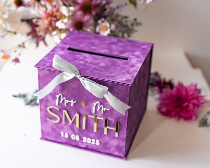 Pudełko na koperty  glamour Elegancka welurowa kopertówka ze złotymi napisami, fioletowy cieniowany welur, pudełko na koperty złote napisy, kopertowka z weluru w stylu glamour8