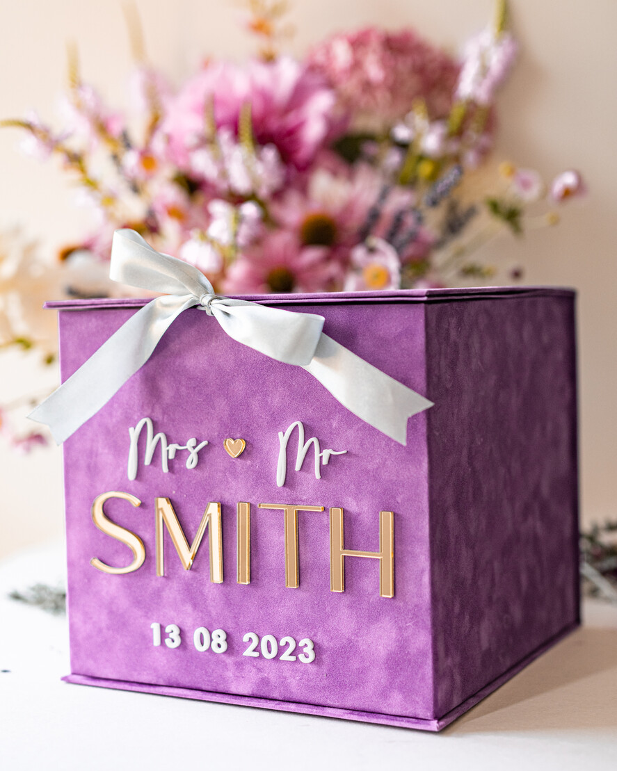 Pudełko na koperty  glamour Elegancka welurowa kopertówka ze złotymi napisami, fioletowy cieniowany welur, pudełko na koperty złote napisy, kopertowka z weluru w stylu glamour6