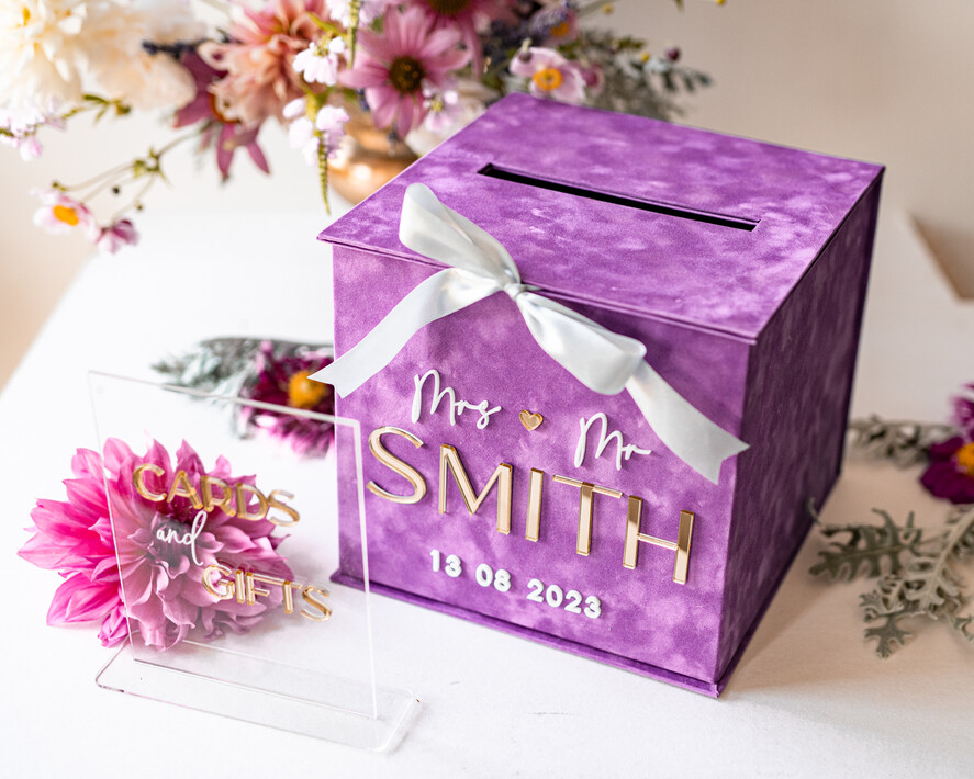 Pudełko na koperty  glamour Elegancka welurowa kopertówka ze złotymi napisami, fioletowy cieniowany welur, pudełko na koperty złote napisy, kopertowka z weluru w stylu glamour2