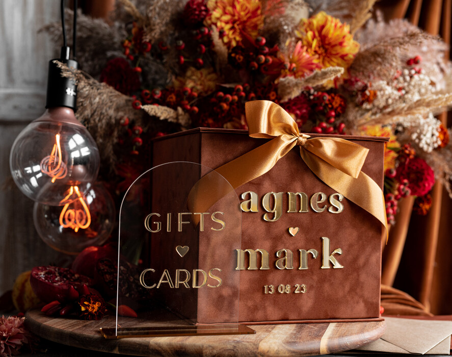 Pudełko na koperty  glamour Welurowa brązowo złota kopertówka ze złotymi napisami, brązowy cieniowany welur, pudełko na koperty, pomysł na pudełko na pieniądze podczas wesela7