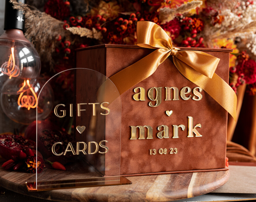 Pudełko na koperty  glamour Welurowa brązowo złota kopertówka ze złotymi napisami, brązowy cieniowany welur, pudełko na koperty, pomysł na pudełko na pieniądze podczas wesela0