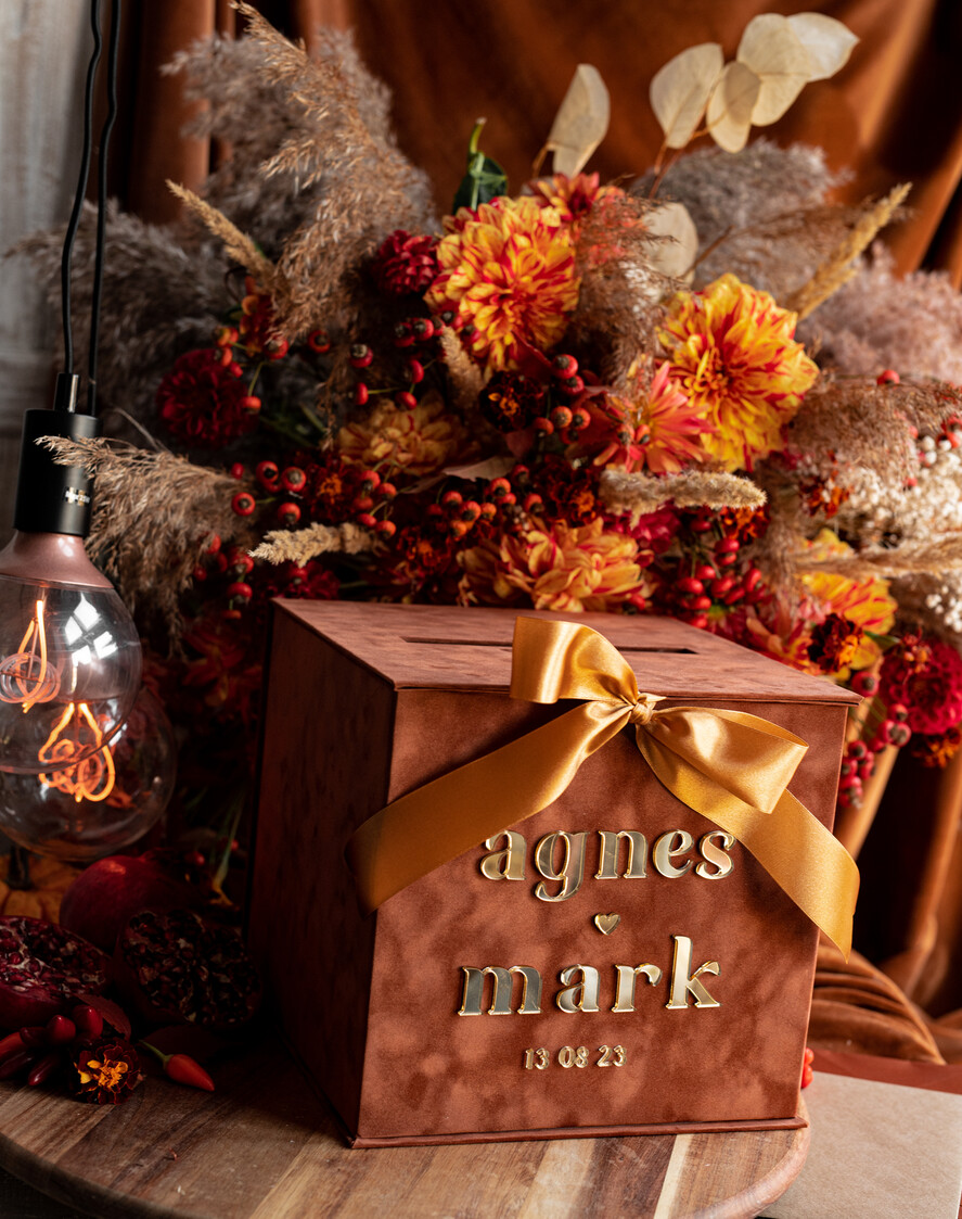 Pudełko na koperty  glamour Welurowa brązowo złota kopertówka ze złotymi napisami, brązowy cieniowany welur, pudełko na koperty, pomysł na pudełko na pieniądze podczas wesela6