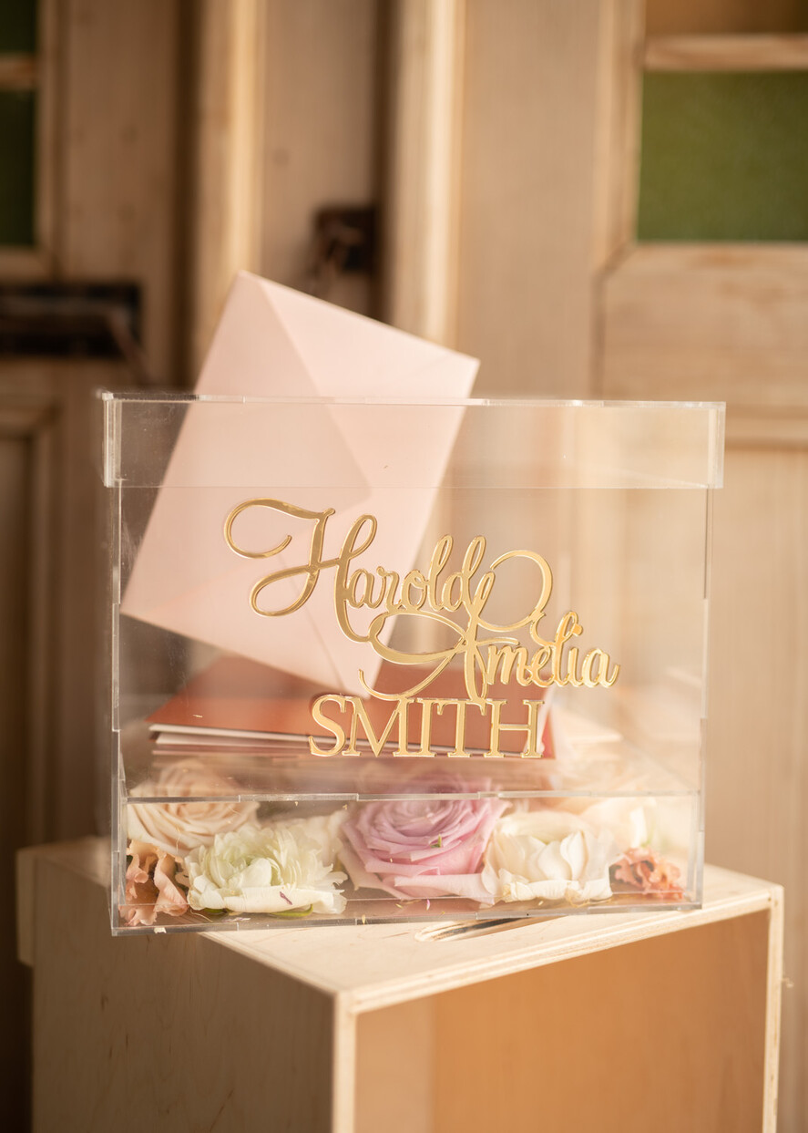 Pudełko na koperty  glamour przezroczysta skrzynka na koperty ślubne akrylowe pudełko box na kartki ślubne złote napisy imiona 5