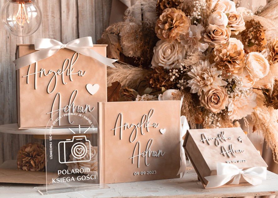 Pudełka Szkatułki na Obrączki glamour elegancka szkatułka na obrączki wasze imiona i data, welurowe pudełko na obrączki ślubne, eleganckie aksamitne pudełko na obrączki ze złotymi napisami14