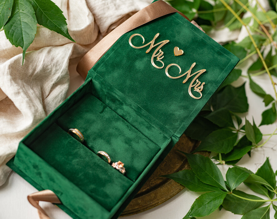 Pudełka Szkatułki na Obrączki glamour zielone welurowe pudełko na obrączki ślubne, eleganckie aksamitne pudełko na obrączki ze złotymi napisami,  zielona welurowa szkatułka na obrączki wasze imiona 6