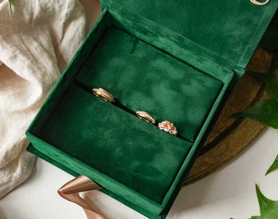 Pudełka Szkatułki na Obrączki glamour zielone welurowe pudełko na obrączki ślubne, eleganckie aksamitne pudełko na obrączki ze złotymi napisami,  zielona welurowa szkatułka na obrączki wasze imiona 4