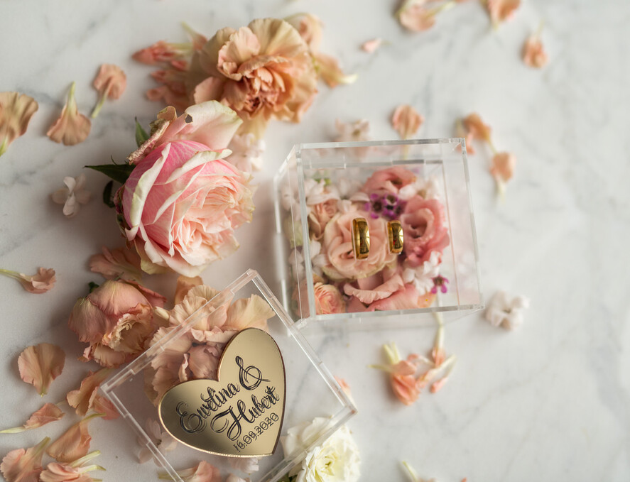 Pudełka Szkatułki na Obrączki glamour przezroczysta  szkatułka  pudełko pudełeczko na obrączki ślubne złote serce napisy wasze imiona i data 9