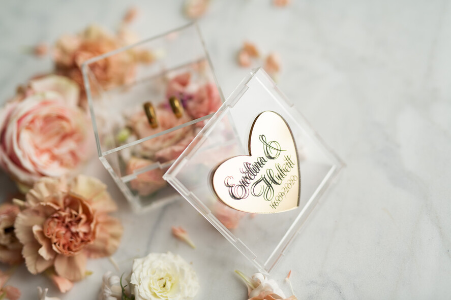 Pudełka Szkatułki na Obrączki glamour przezroczysta  szkatułka  pudełko pudełeczko na obrączki ślubne złote serce napisy wasze imiona i data 5