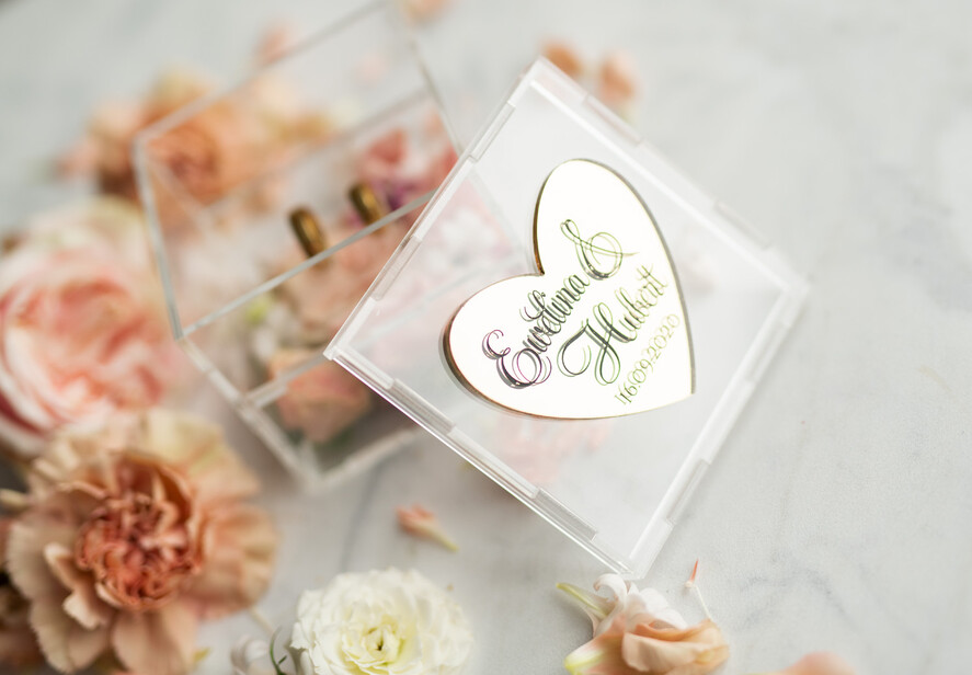 Pudełka Szkatułki na Obrączki glamour przezroczysta  szkatułka  pudełko pudełeczko na obrączki ślubne złote serce napisy wasze imiona i data 7