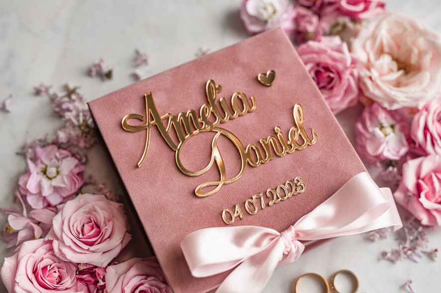 Pudełka Szkatułki na Obrączki glamour pudełko na obrączki ślubne złote imiona i data slubu, ozdobne eleganckie pudełko na biżuterię, welurowa szkatułka na obrączki, aksamitne pudełeczko na obrączki4