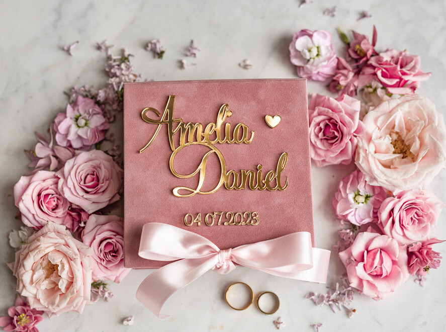 Pudełka Szkatułki na Obrączki glamour pudełko na obrączki ślubne złote imiona i data slubu, ozdobne eleganckie pudełko na biżuterię, welurowa szkatułka na obrączki, aksamitne pudełeczko na obrączki7