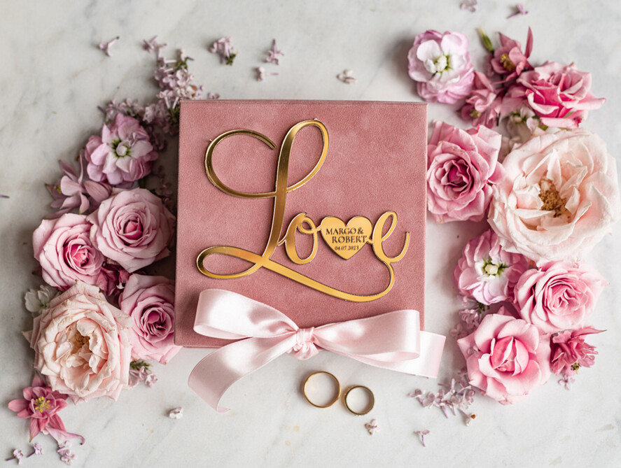 Pudełka Szkatułki na Obrączki glamour szkatułka na obrączki wasze imiona i data, welurowe pudełko na obrączki ślubne, eleganckie aksamitne pudełko na obrączki ze złotymi napisami, wesele glamour8