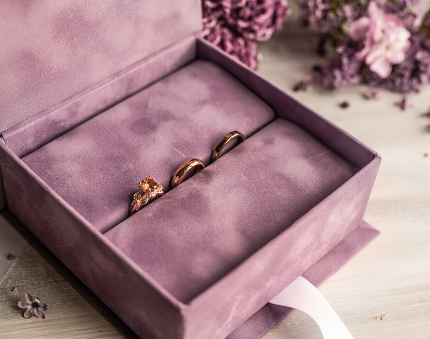 Pudełka Szkatułki na Obrączki glamour ekskluzywne welurowe pudełko na obrączki, personalizowana szkatułka na obrączki ślubne, welurowa szkatułka na obrączki, aksamitne pudełko na obrączki3