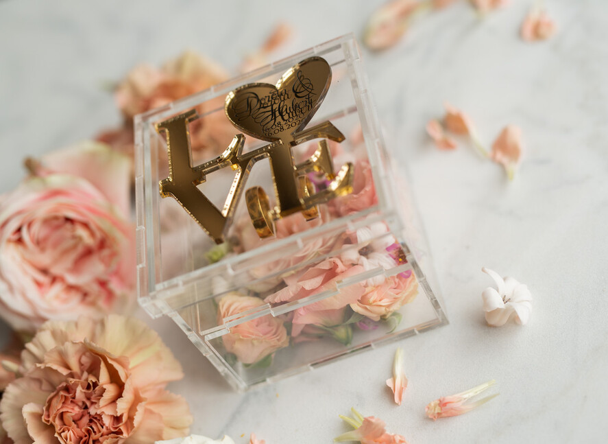 Pudełka Szkatułki na Obrączki glamour przezroczysta  szkatułka  pudełko na obrączki ślubne złote napisy wasze imiona i data  idealne na glamour wesele1