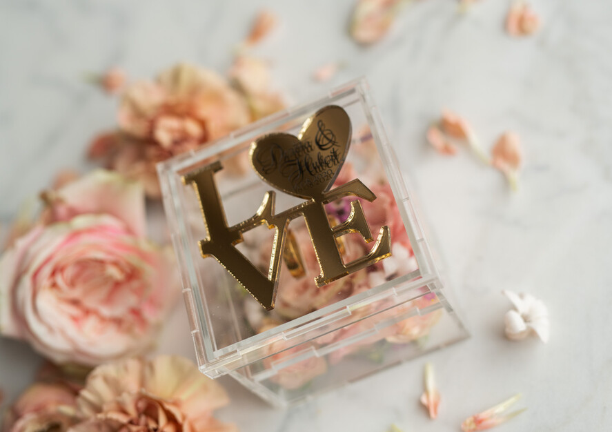 Pudełka Szkatułki na Obrączki glamour przezroczysta  szkatułka  pudełko na obrączki ślubne złote napisy wasze imiona i data  idealne na glamour wesele15