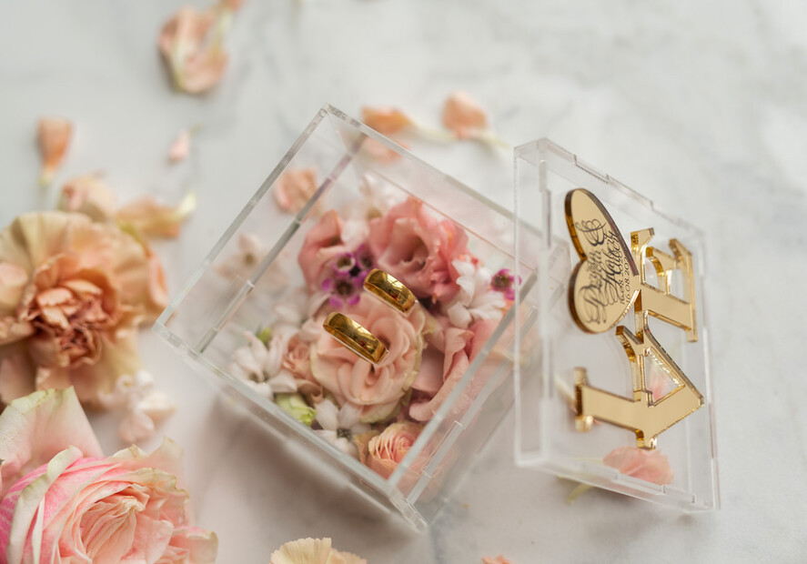 Pudełka Szkatułki na Obrączki glamour przezroczysta  szkatułka  pudełko na obrączki ślubne złote napisy wasze imiona i data  idealne na glamour wesele16