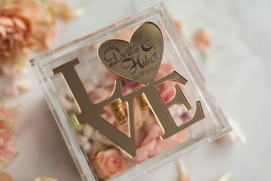 Pudełka Szkatułki na Obrączki glamour przezroczysta  szkatułka  pudełko na obrączki ślubne złote napisy wasze imiona i data  idealne na glamour wesele3